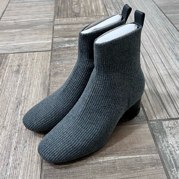 Everlane Dark Grey Ribbed The Wool Glove Knit size 9 - Picture 2 of 10